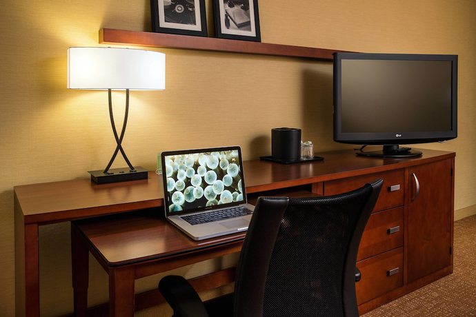 Imagen de la habitación del Hotel Courtyard by Marriott San Jose Cupertino. Foto 9