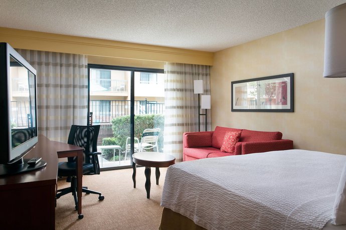 Imagen de la habitación del Hotel Courtyard by Marriott San Jose Cupertino. Foto 13