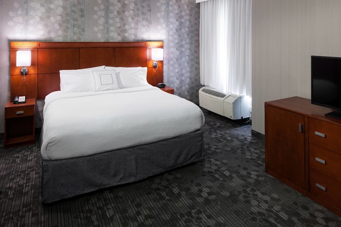 Imagen de los interiores del Hotel Courtyard by Marriott Santa Clarita Valencia. Foto 8