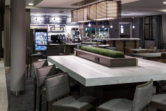 Imagen del bar/restaurante del Hotel Courtyard by Marriott Santa Clarita Valencia. Foto 2