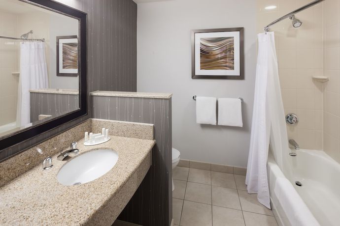 Imagen de la habitación del Hotel Courtyard by Marriott Santa Clarita Valencia. Foto 4
