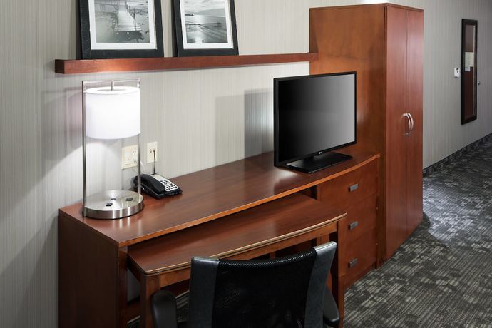 Imagen de la habitación del Hotel Courtyard by Marriott Santa Clarita Valencia. Foto 5