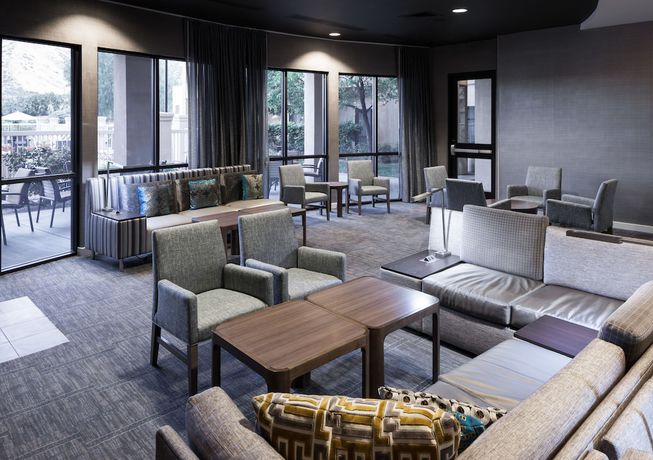 Imagen de los interiores del Hotel Courtyard by Marriott Santa Clarita Valencia. Foto 10