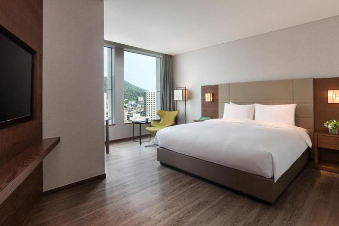 Imagen de la habitación del Hotel Courtyard by Marriott Seoul Myeongdong. Foto 3