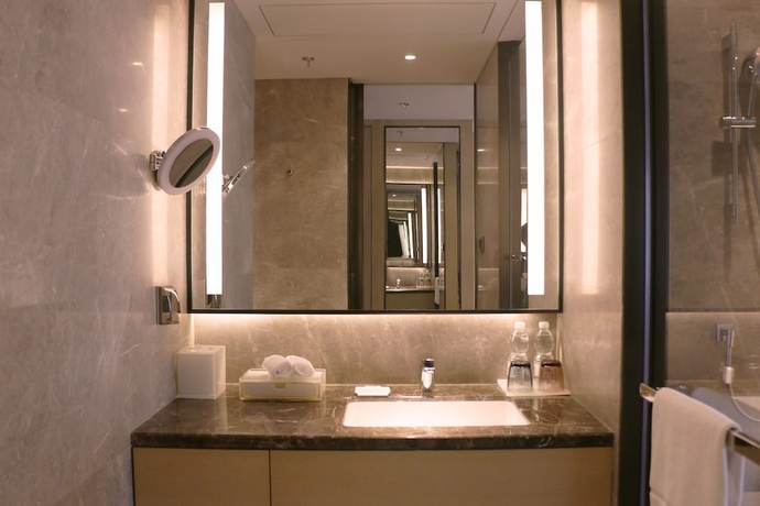 Imagen de la habitación del Hotel Courtyard by Marriott Shanghai Hongqiao. Foto 5