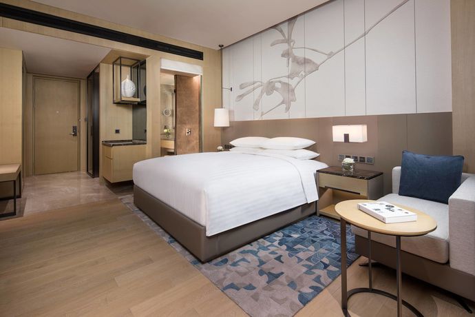 Imagen de la habitación del Hotel Courtyard by Marriott Shanghai Hongqiao. Foto 10