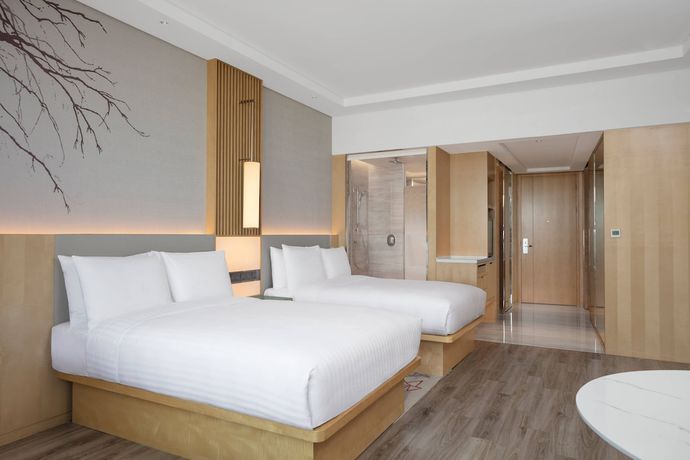 Imagen de la habitación del Hotel Courtyard by Marriott Shanghai Songjiang. Foto 2