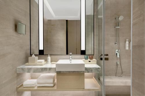 Imagen de la habitación del Hotel Courtyard by Marriott Shanwei Haifeng. Foto 18