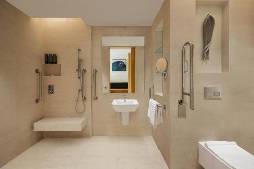 Imagen general del Hotel Courtyard by Marriott Shillong. Foto 14
