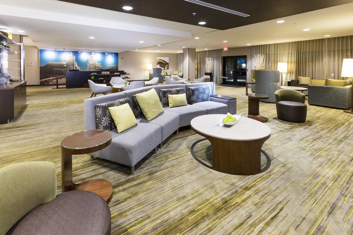 Imagen de los interiores del Hotel Courtyard by Marriott St. Augustine Beach. Foto 17