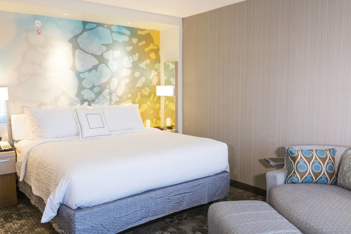 Imagen de la habitación del Hotel Courtyard by Marriott St. Augustine Beach. Foto 9