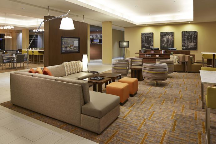 Imagen de los interiores del Hotel Courtyard by Marriott Sunnyvale Mountain View. Foto 17