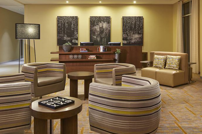 Imagen de los interiores del Hotel Courtyard by Marriott Sunnyvale Mountain View. Foto 18