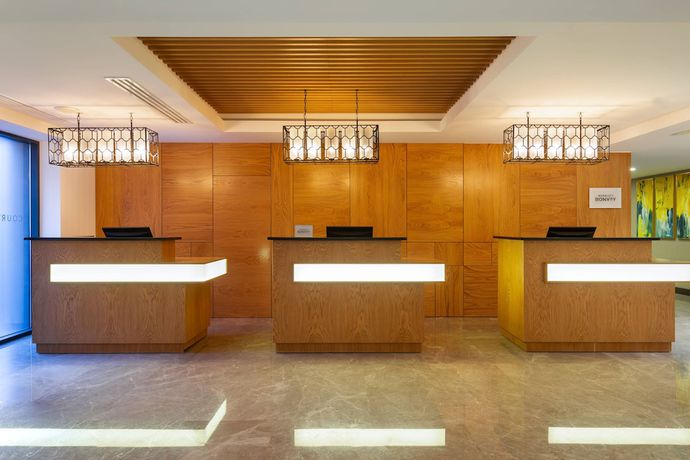 Imagen de los interiores del Hotel Courtyard by Marriott Tashkent. Foto 17