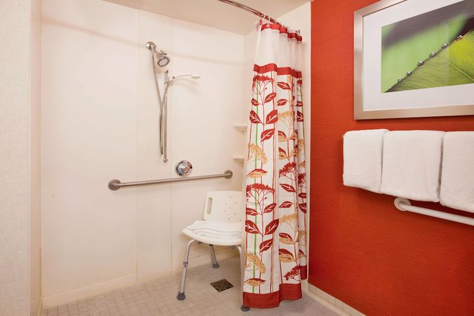 Imagen de la habitación del Hotel Courtyard by Marriott Toronto Markham. Foto 6
