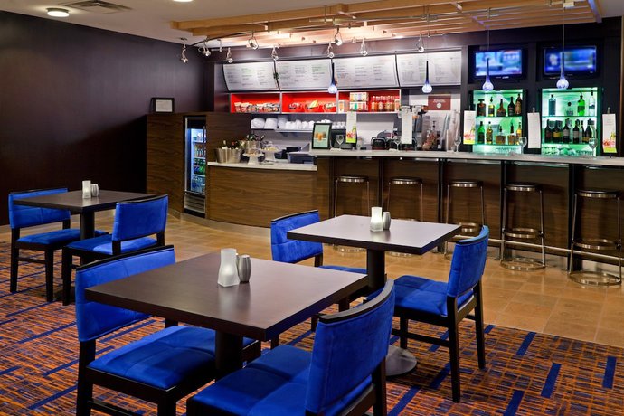 Imagen del bar/restaurante del Hotel Courtyard by Marriott Toronto Markham. Foto 2