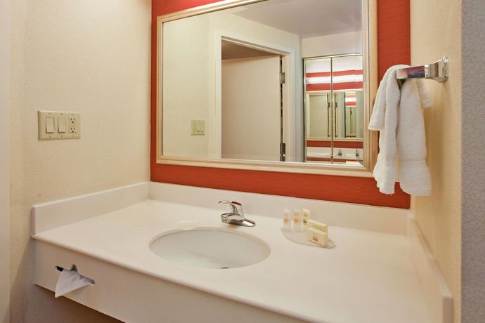 Imagen de la habitación del Hotel Courtyard by Marriott Toronto Markham. Foto 7