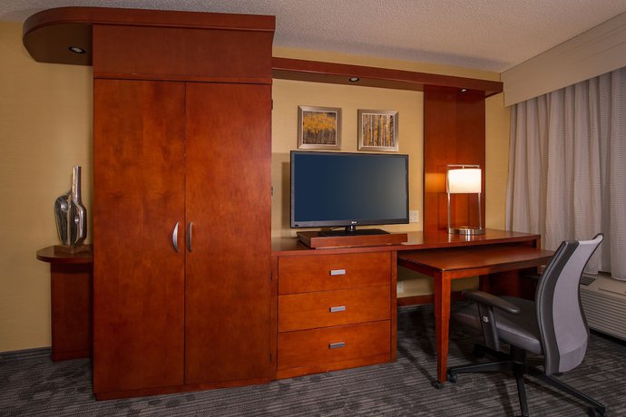 Imagen de la habitación del Hotel Courtyard by Marriott Toronto Markham. Foto 10