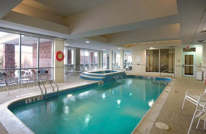 Imagen de la piscina del Hotel Courtyard by Marriott Toronto Markham. Foto 15