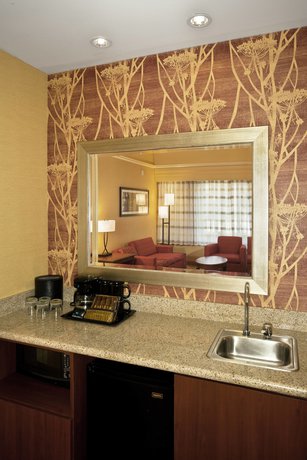 Imagen de la habitación del Hotel Courtyard by Marriott Ventura Simi Valley. Foto 4