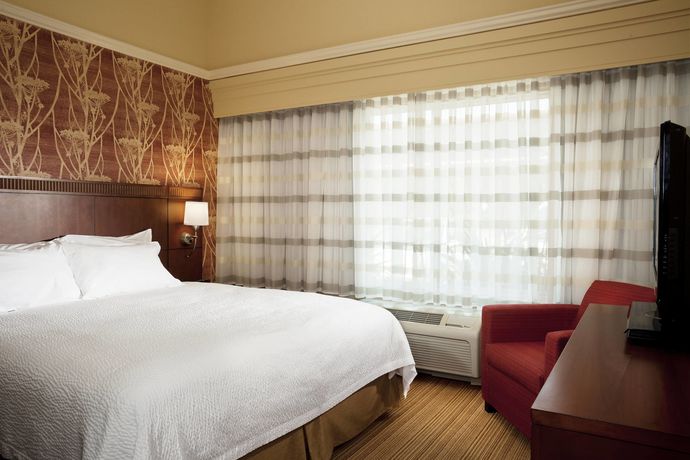 Imagen de la habitación del Hotel Courtyard by Marriott Ventura Simi Valley. Foto 5