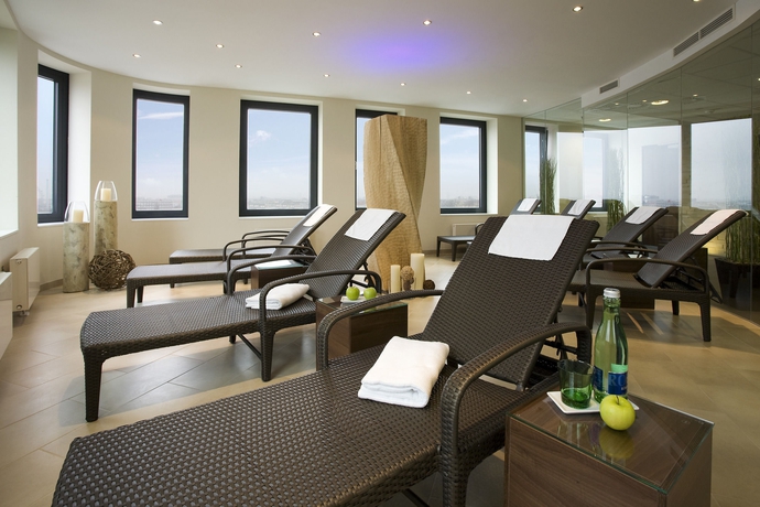 Imagen de la piscina del Hotel Courtyard by Marriott Vienna Prater/Messe. Foto 16