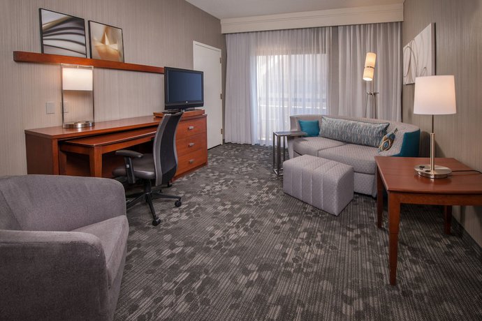 Imagen de la habitación del Hotel Courtyard by Marriott Washington Dulles Airport Chantilly. Foto 9