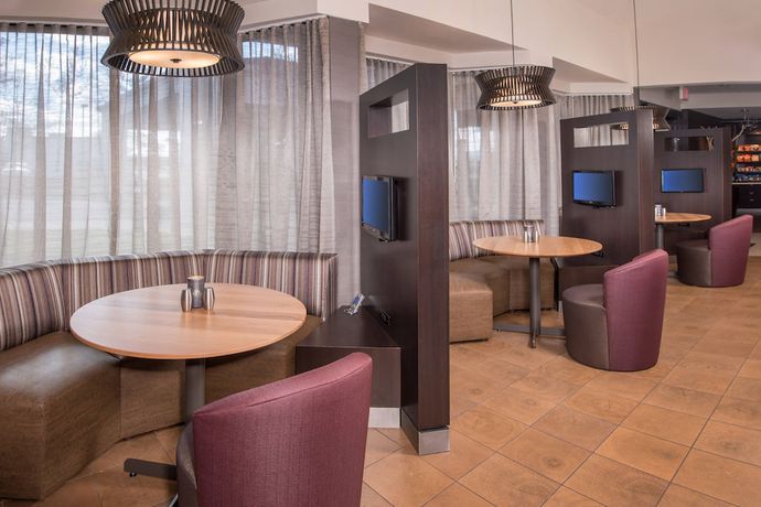 Imagen de los interiores del Hotel Courtyard by Marriott Washington Dulles Airport Chantilly. Foto 17