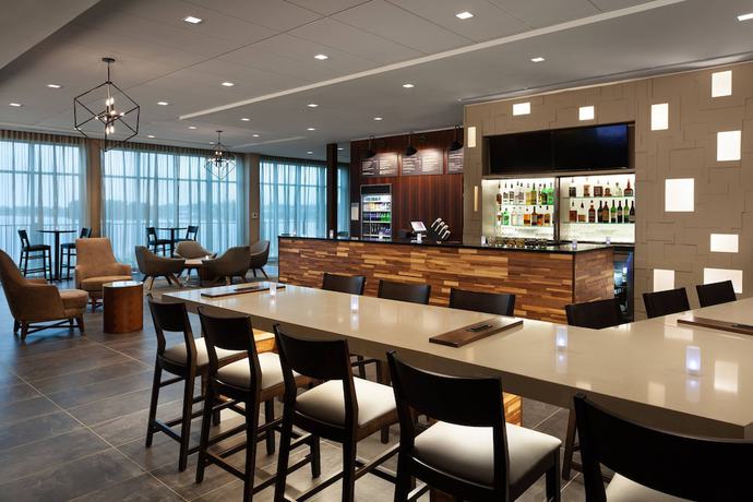 Imagen del bar/restaurante del Hotel Courtyard by Marriott Winter Haven. Foto 2