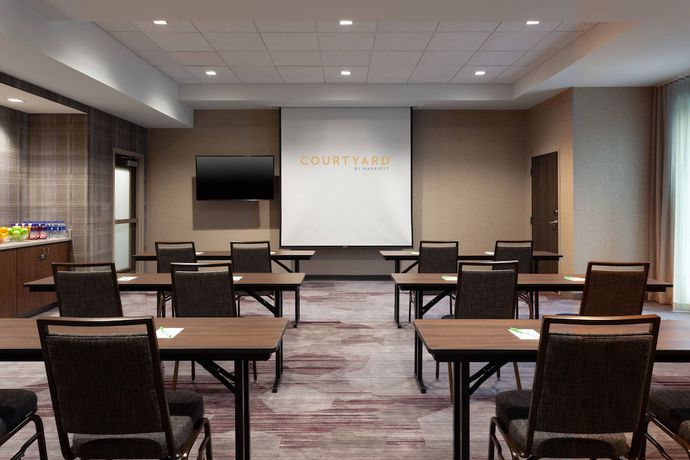 Imagen de los interiores del Hotel Courtyard by Marriott Winter Haven. Foto 17
