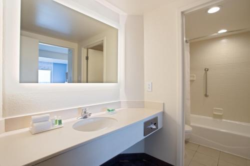 Imagen de la habitación del Hotel Courtyard by Marriott across Universal Orlando. Foto 11