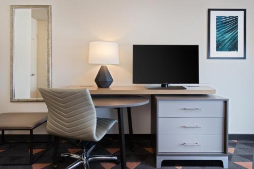 Imagen de la habitación del Hotel Courtyard by Marriott across Universal Orlando. Foto 12
