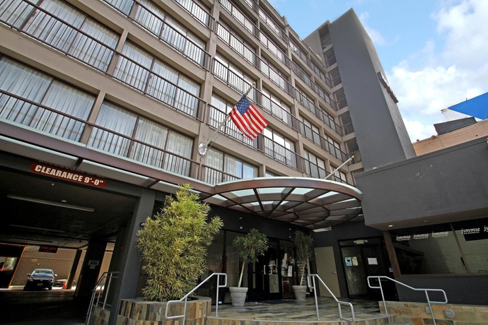 Imagen de los exteriores del Hotel Cova. Foto 10