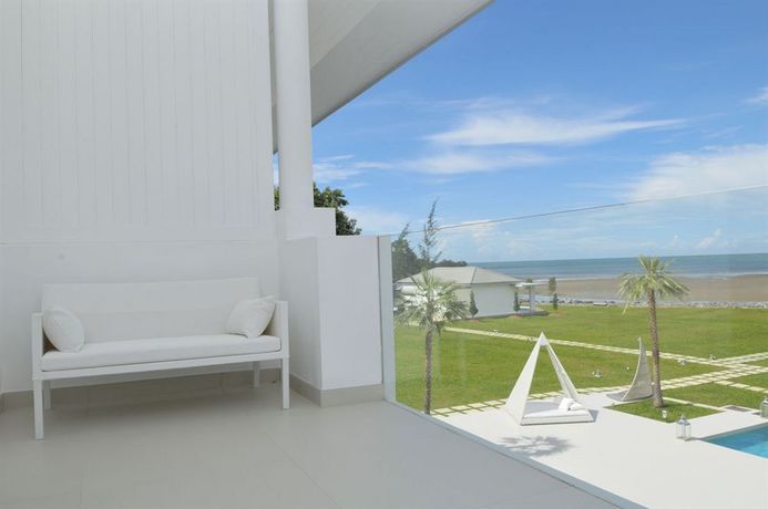 Imagen de los exteriores del Hotel Cove 55. Foto 13