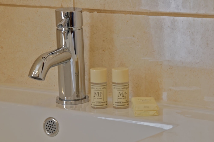 Imagen de la habitación del Hotel Cove Bay. Foto 17