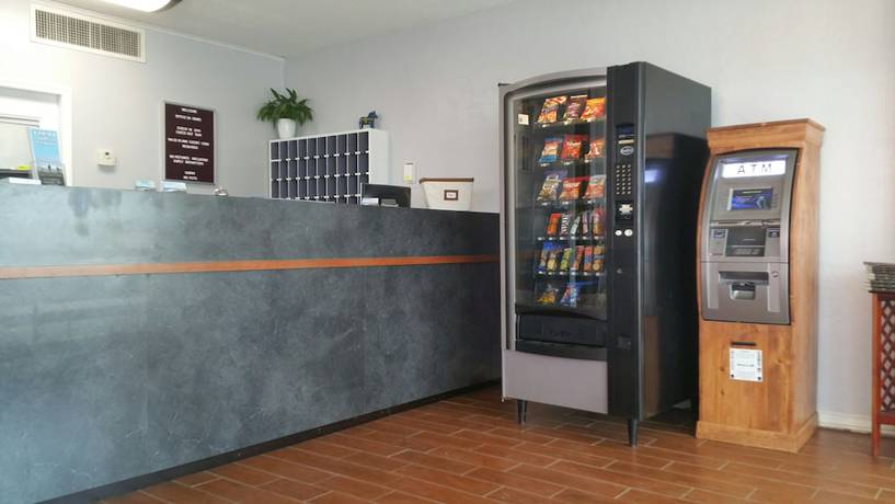 Imagen de los interiores del Hotel Cove Motel Oceanfront. Foto 19