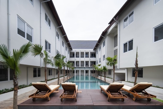Imagen de la piscina del Hotel Cove Nawaprita. Foto 10