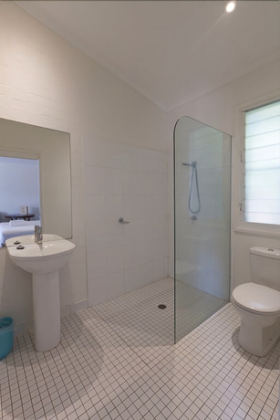 Imagen de la habitación del Hotel Cove Studios. Foto 4