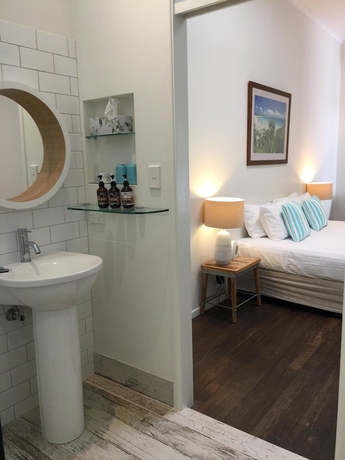 Imagen de la habitación del Hotel Cove Studios. Foto 6