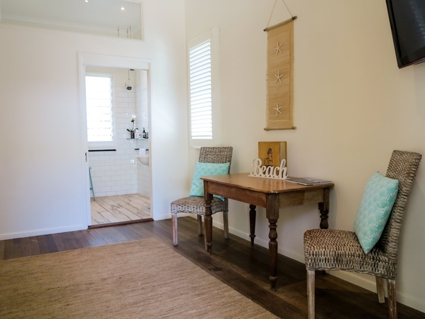 Imagen de la habitación del Hotel Cove Studios. Foto 12