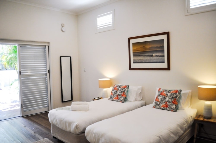 Imagen de la habitación del Hotel Cove Studios. Foto 16