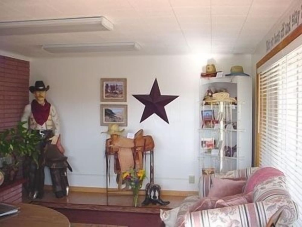 Imagen de los interiores del Hotel Cowboy Country Inn. Foto 15