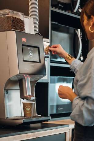 Imagen del bar/restaurante del Hotel Cowool Avignon. Foto 16