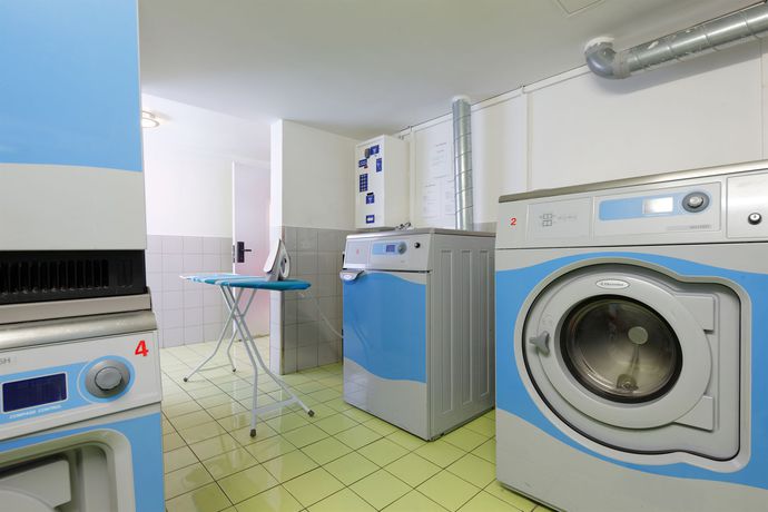 Imagen del bar/restaurante del Hotel Cowool Cergy. Foto 6