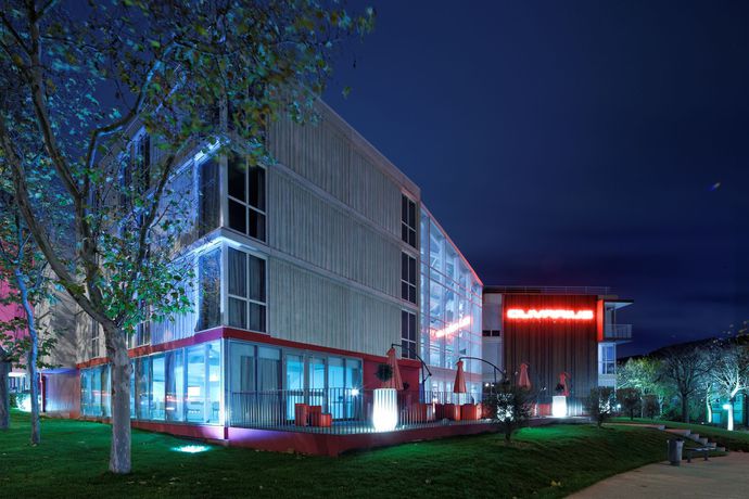 Imagen de los interiores del Hotel Cowool Cergy. Foto 16