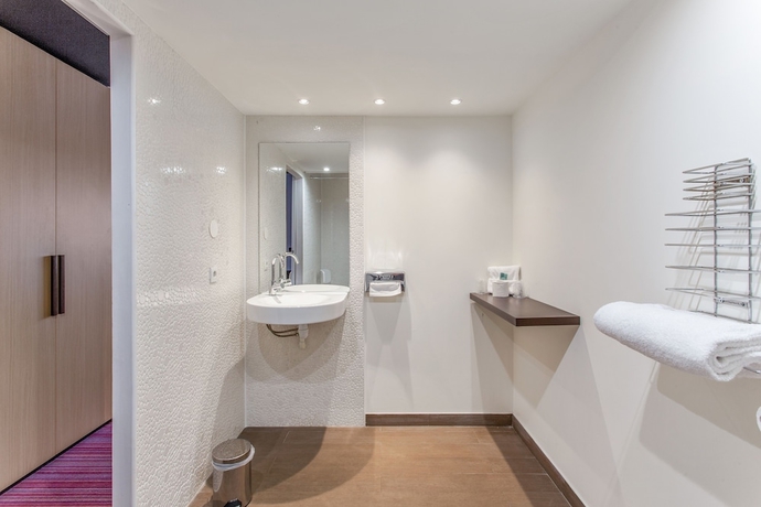 Imagen de la habitación del Hotel Cowool Grenoble. Foto 12