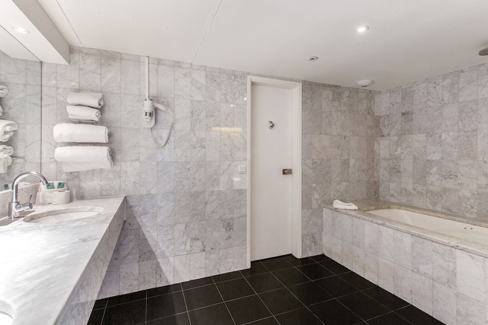 Imagen de la habitación del Hotel Cowool Grenoble. Foto 13