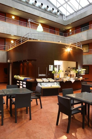 Imagen del bar/restaurante del Hotel Cowool Lille Villeneuve D'Ascq, Villeneuve D'Ascq. Foto 3