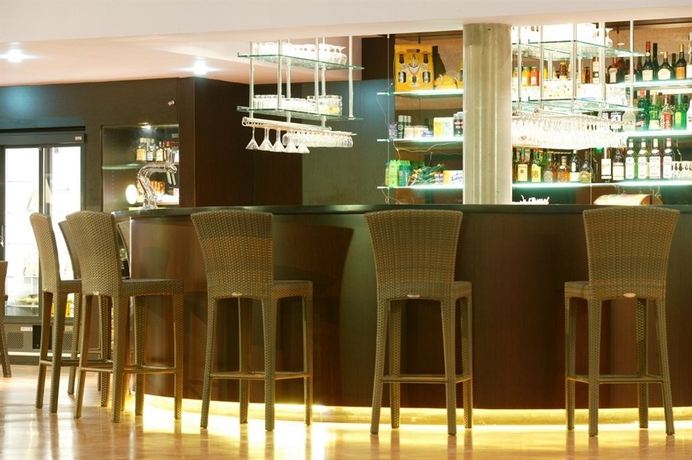 Imagen del bar/restaurante del Hotel Cowool Lille Villeneuve D'Ascq, Villeneuve D'Ascq. Foto 4