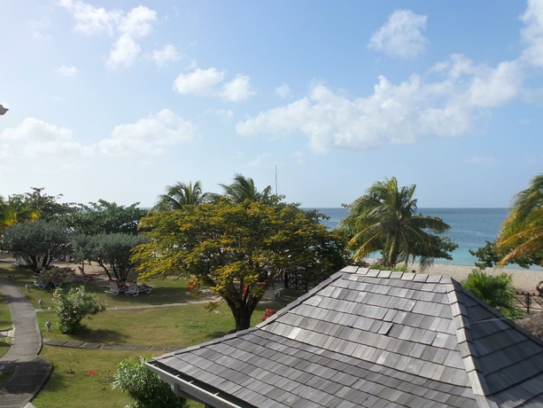 Imagen de los exteriores del Hotel Coyaba Beach Resort. Foto 11